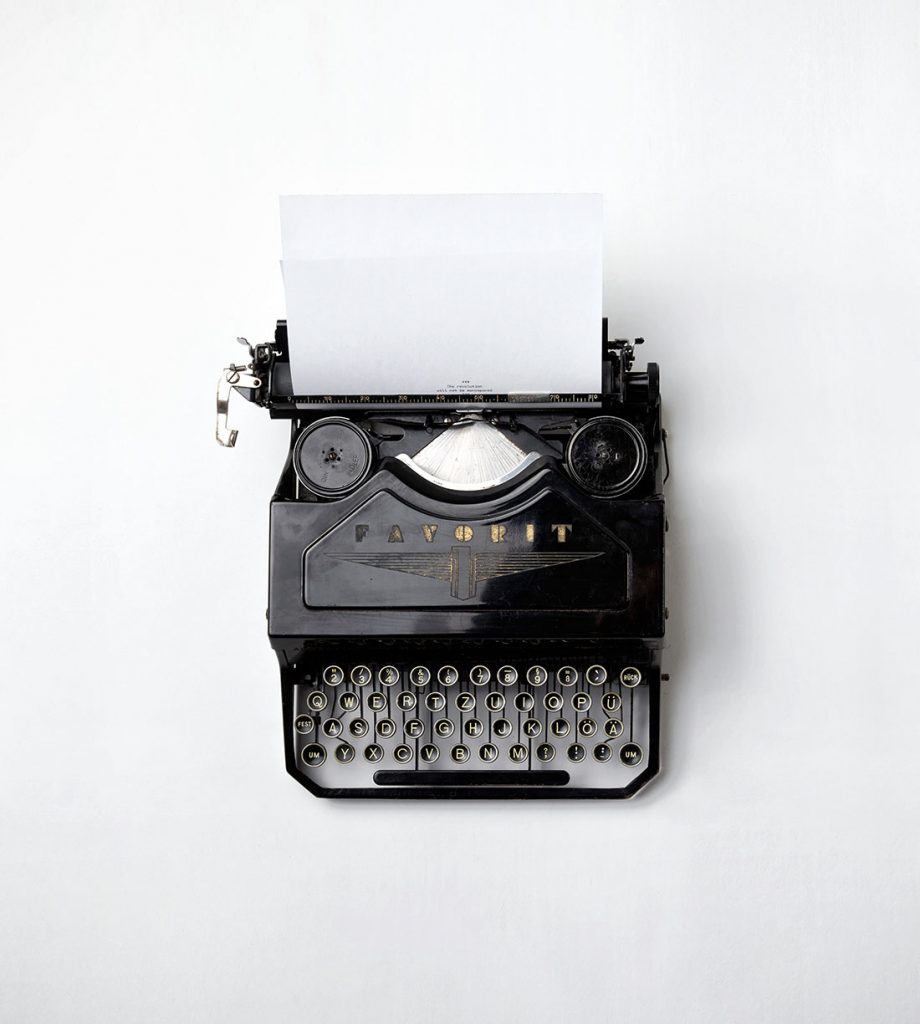 La photo d'une machine à écrire représentative des textes Alt rédigés sur les sites internet créés par notre agence Webflow Marseille.